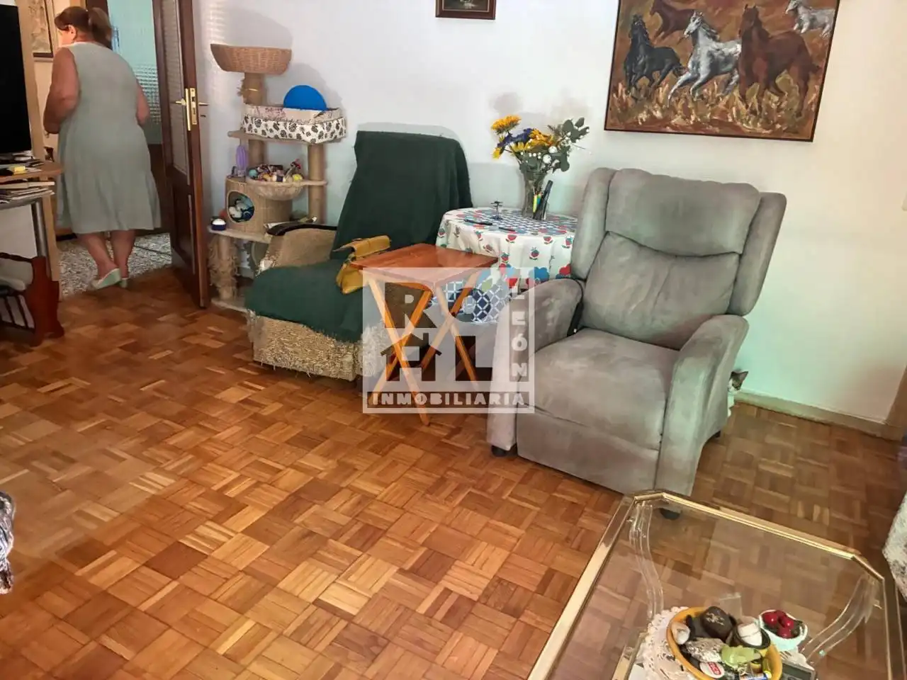 Sala de estar de Piso en venta en León Capital  con Calefacción y Terraza