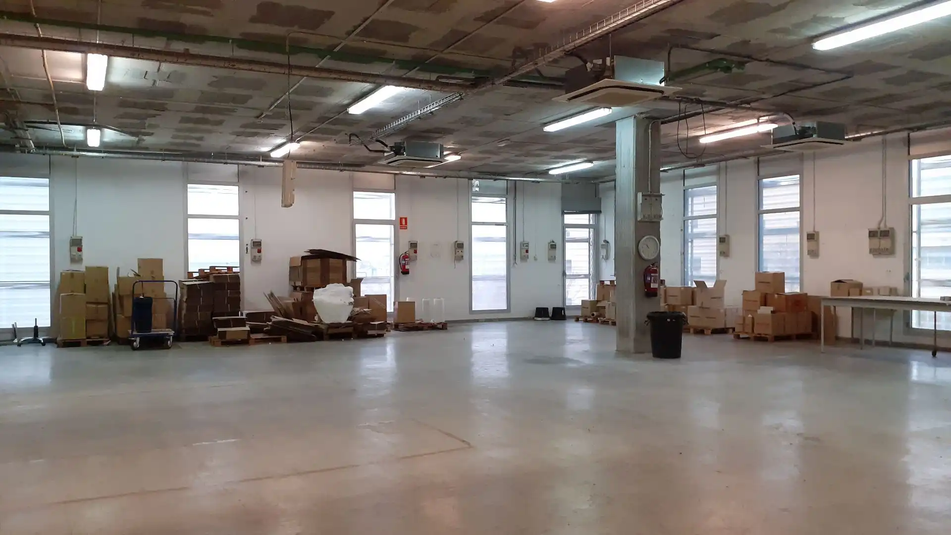 Fabrikhallen zum Verkauf in L'Hospitalet de Llobregat