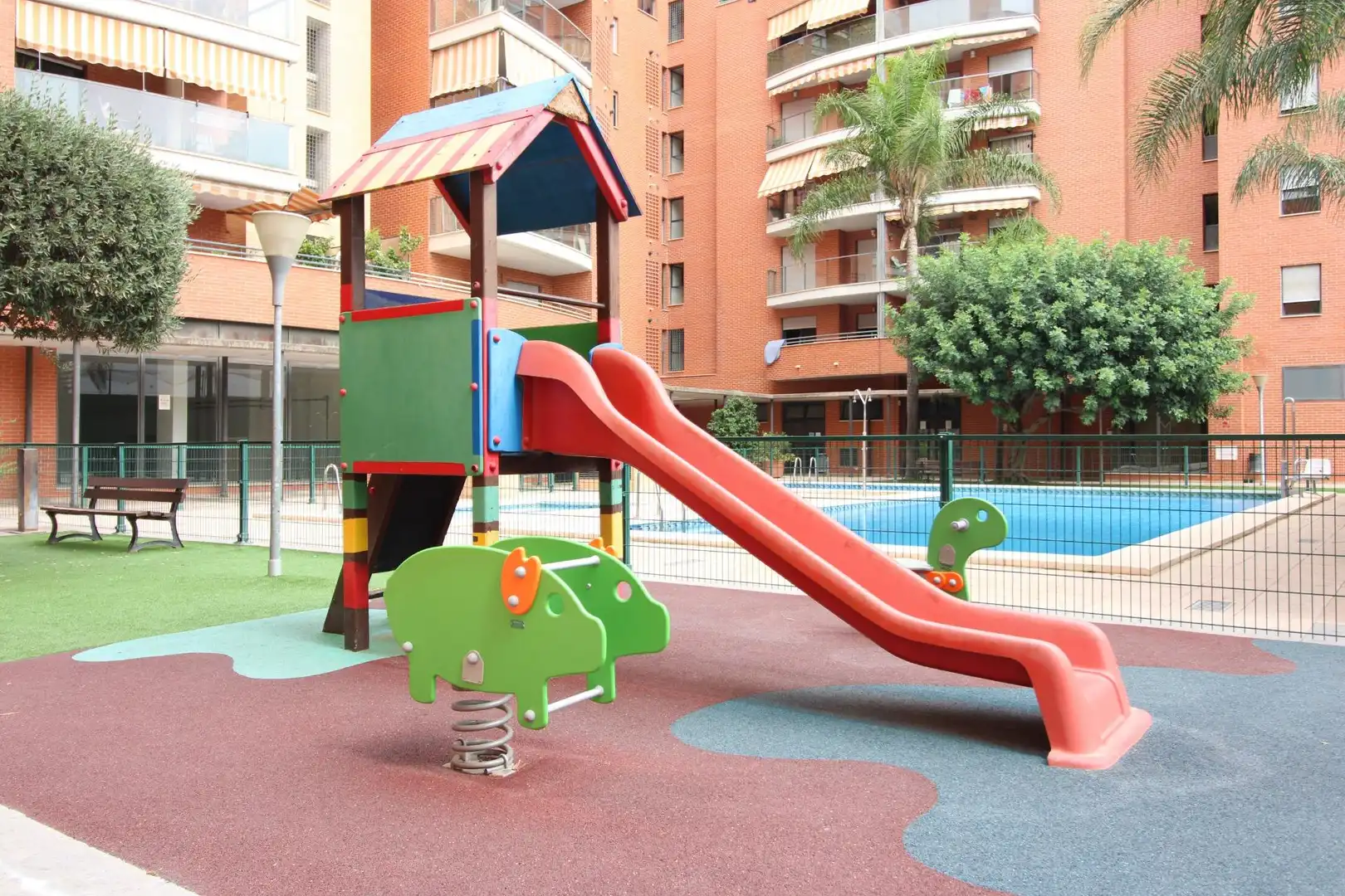 Vista exterior de Piso en venta en Valencia con Aire acondicionado, Jardín privado y Piscina comunitaria