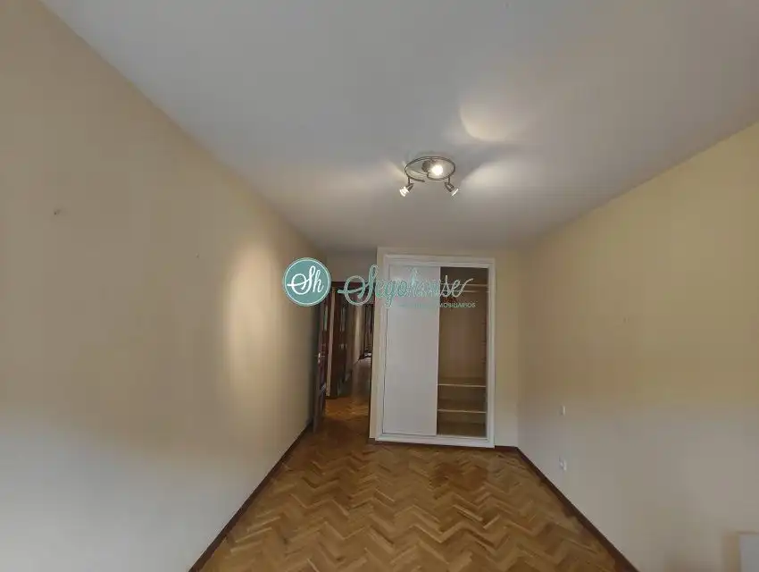 Bedroom of Flat for rent in Segovia  with Heating, Parquet flooring and Terrace