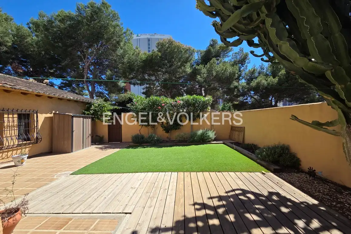 Terraza de Casa adosada en venta en Benidorm con Aire acondicionado, Jardín privado y Piscina comunitaria