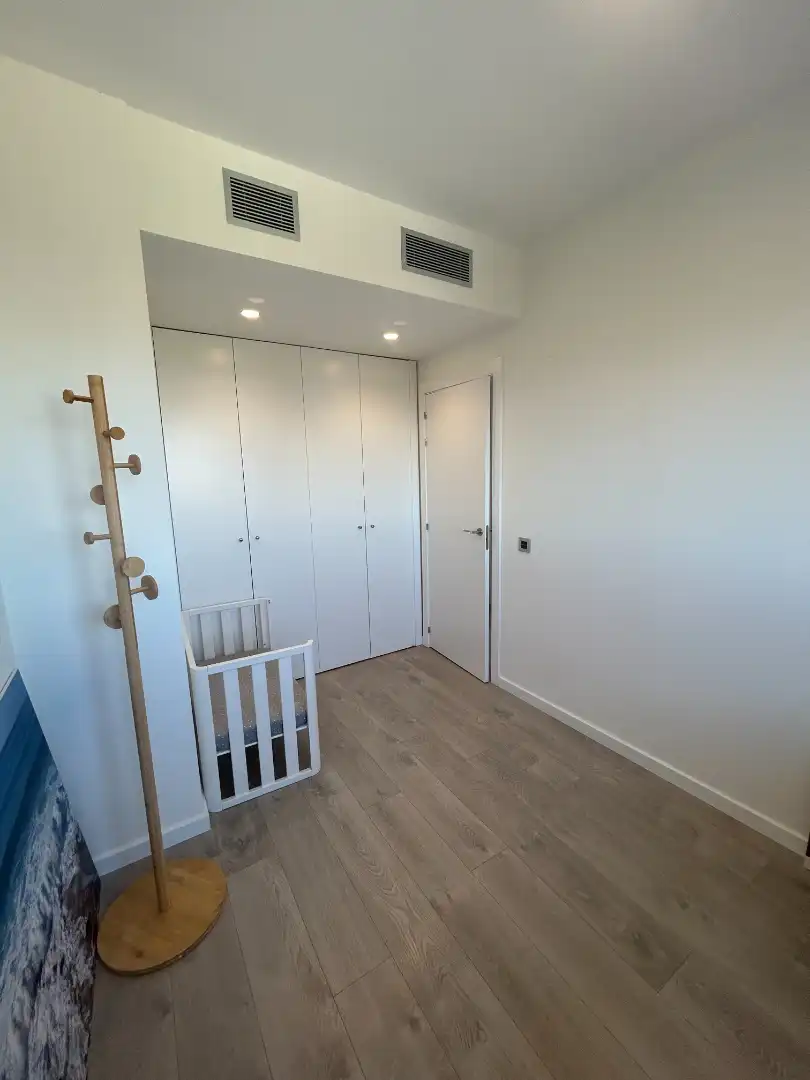 Schlafzimmer von Dachboden zum Verkauf in Barcelona mit Klimaanlage, Heizung und Parkett