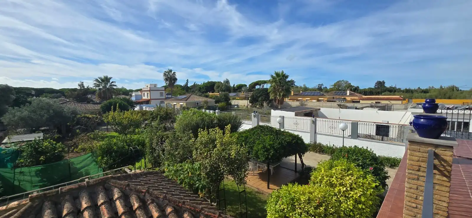 Vista exterior de Casa o xalet en venda en El Puerto de Santa María amb Aire condicionat, Jardí privat i Terrassa