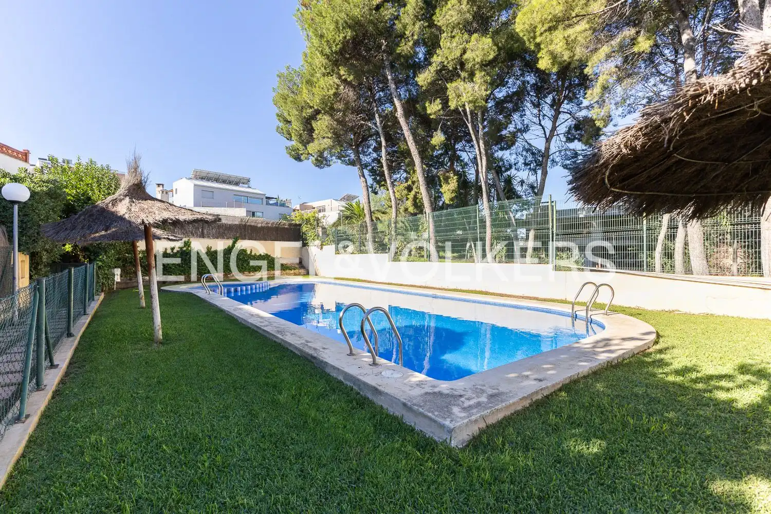 Piscina de Casa adosada de lloguer en Tavernes Blanques amb Aire condicionat, Calefacció i Jardí privat