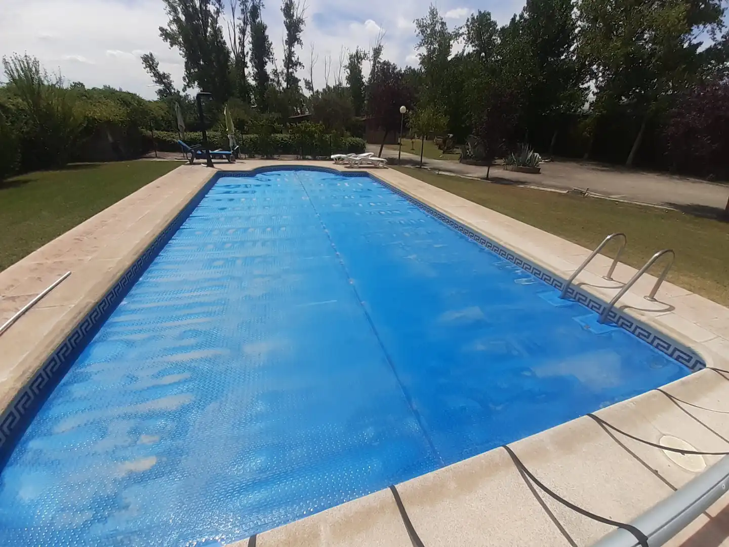 Schwimmbecken von Grundstücke zum Verkauf in Coreses