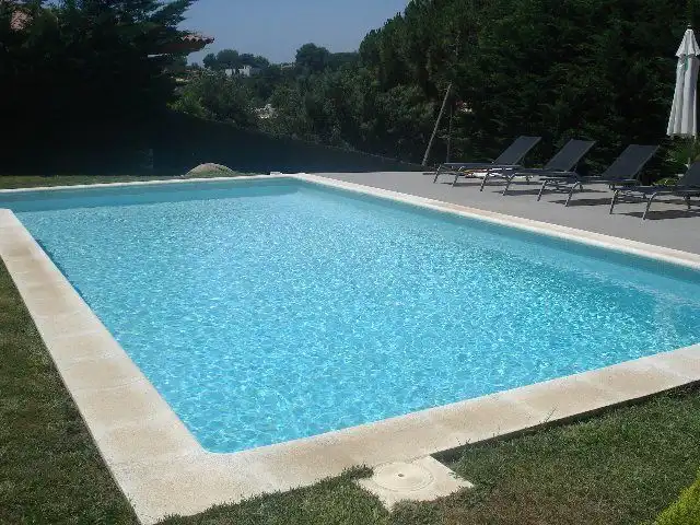 House with pool for sale in Montgoda