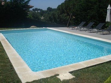 Maison avec piscine à vendre à Montgoda