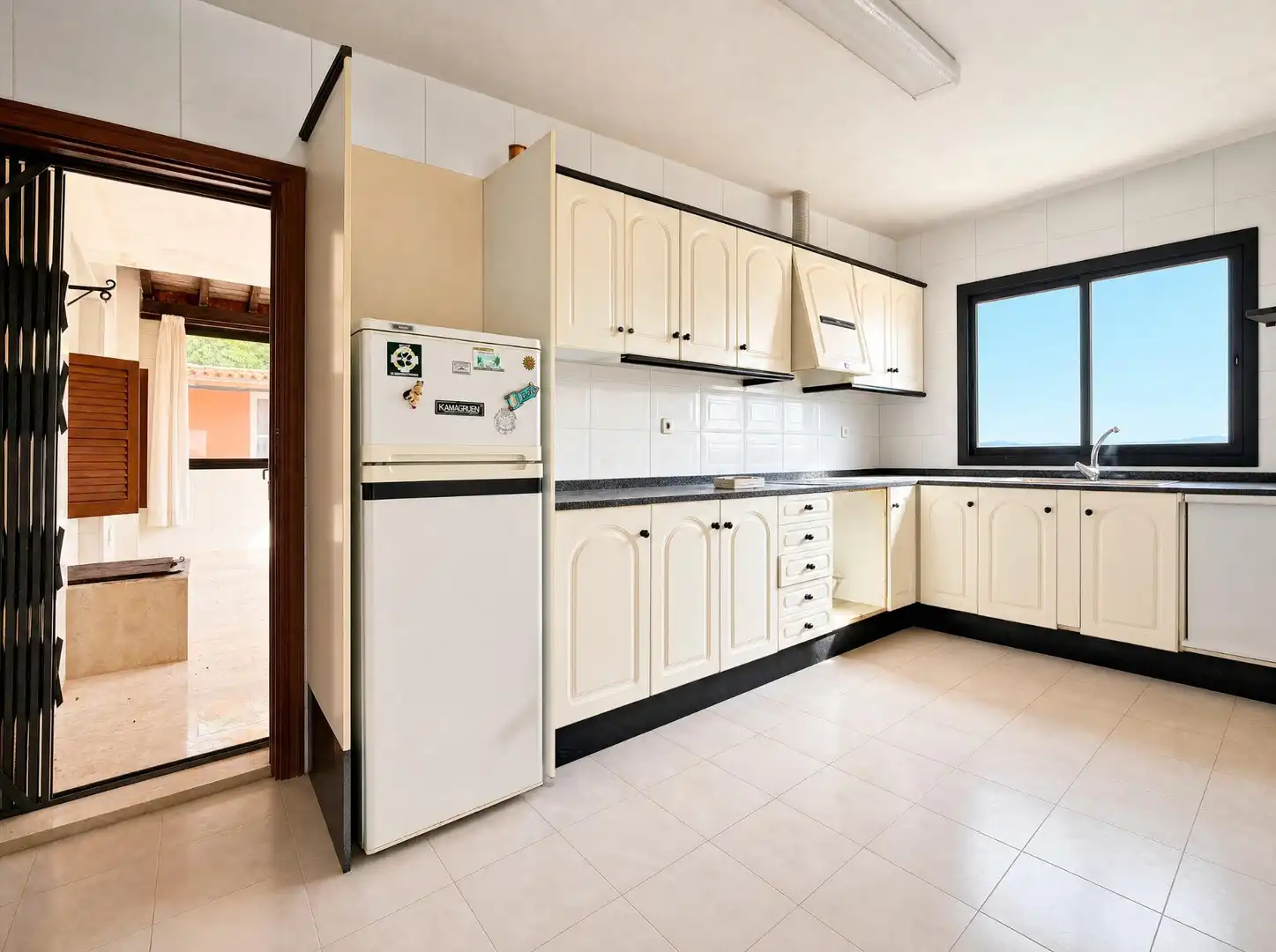 Cuina de Casa o xalet en venda en Santa Eulària des Riu amb Jardí privat, Terrassa i Traster