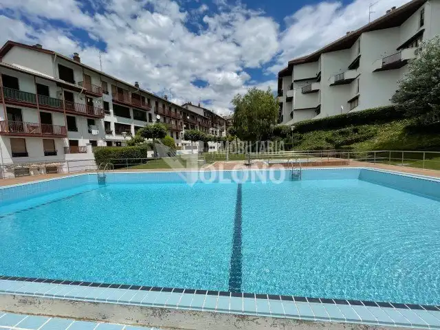 Piscina de Apartament en venda en Labastida / Bastida amb Calefacció, Parquet i Piscina comunitària