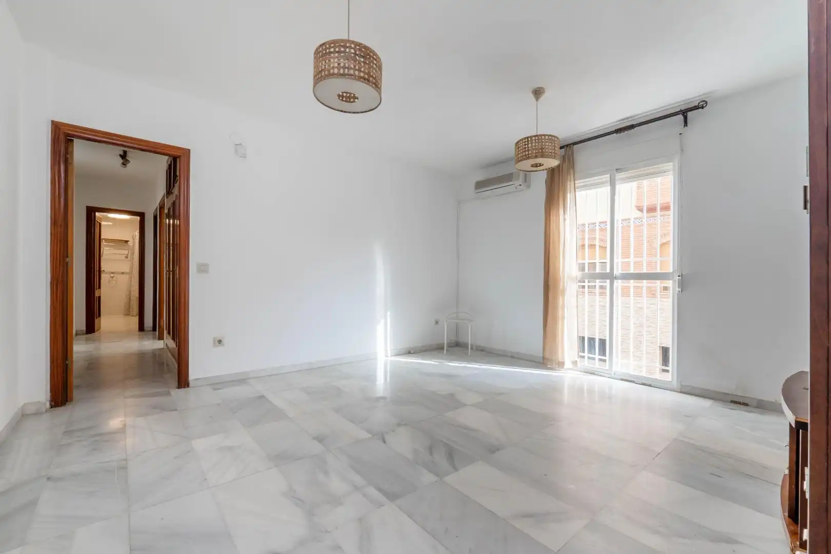 Wohnung zur Miete in La Zubia mit Klimaanlage