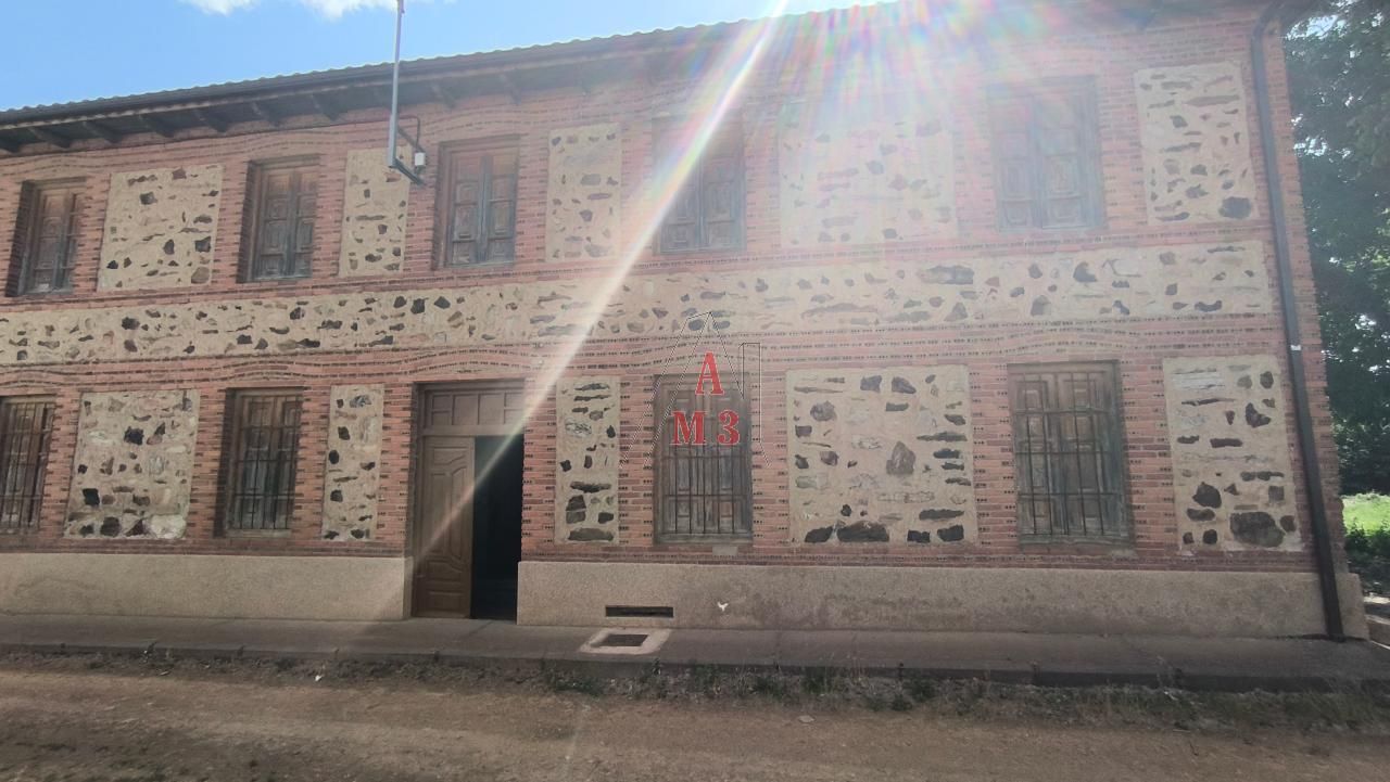 Exterior view of Country house for sale in La Bañeza   with Private garden and Storage room