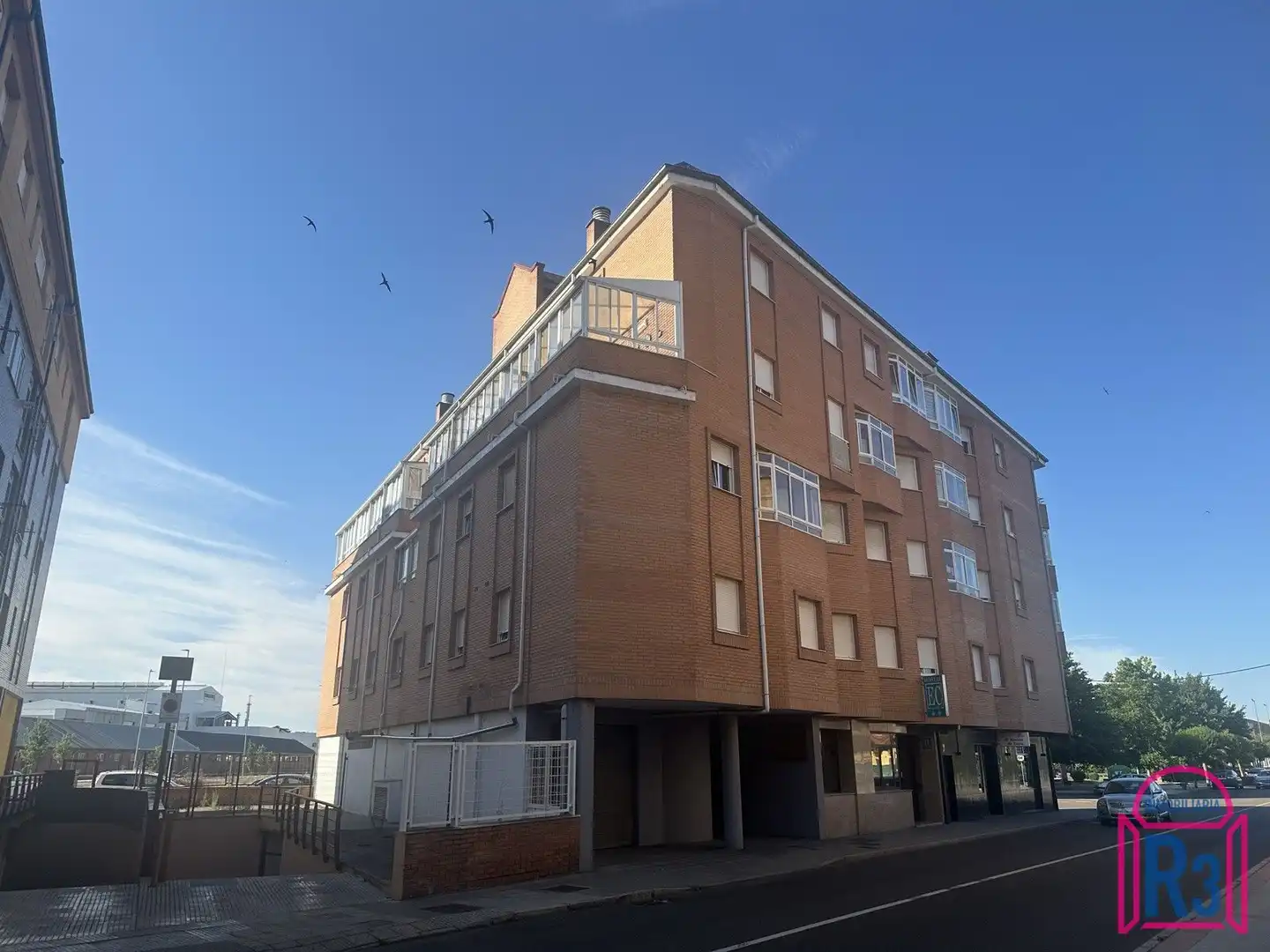 Vista exterior de Apartament en venda en León Capital  amb Calefacció, Terrassa i Moblat