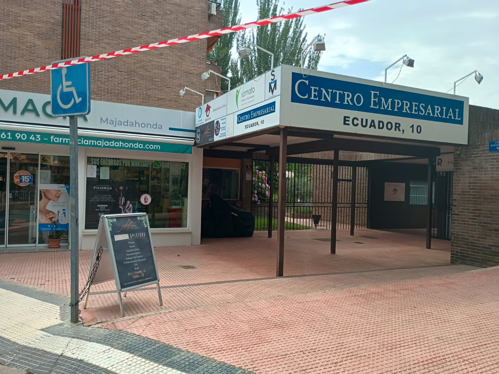 Office to rent in Majadahonda  with Air Conditioner, Heating and Furnished