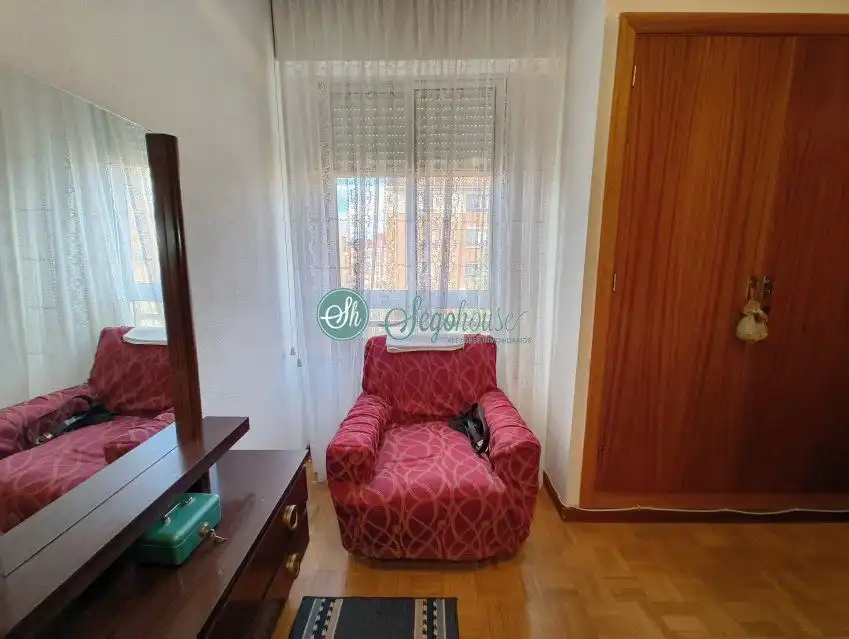 Bedroom of Flat for sale in Segovia  with Heating, Parquet flooring and Terrace