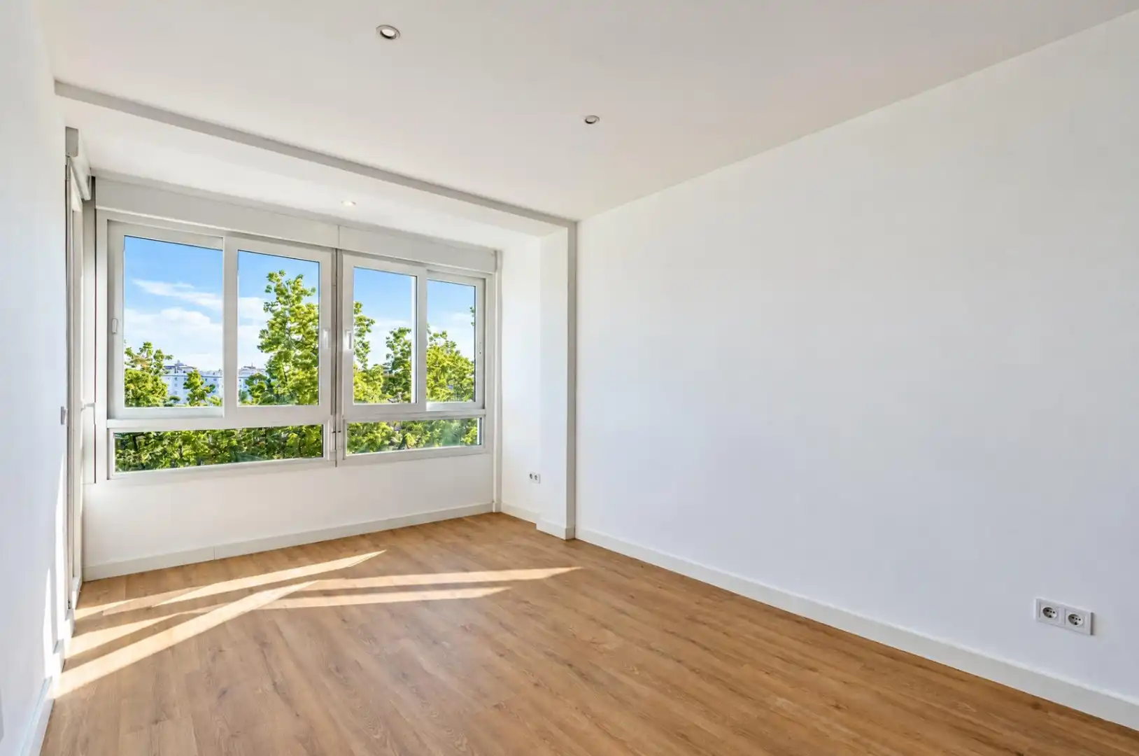 Flat with balcony for sale in Carretera CARRETERA DE CARMONA