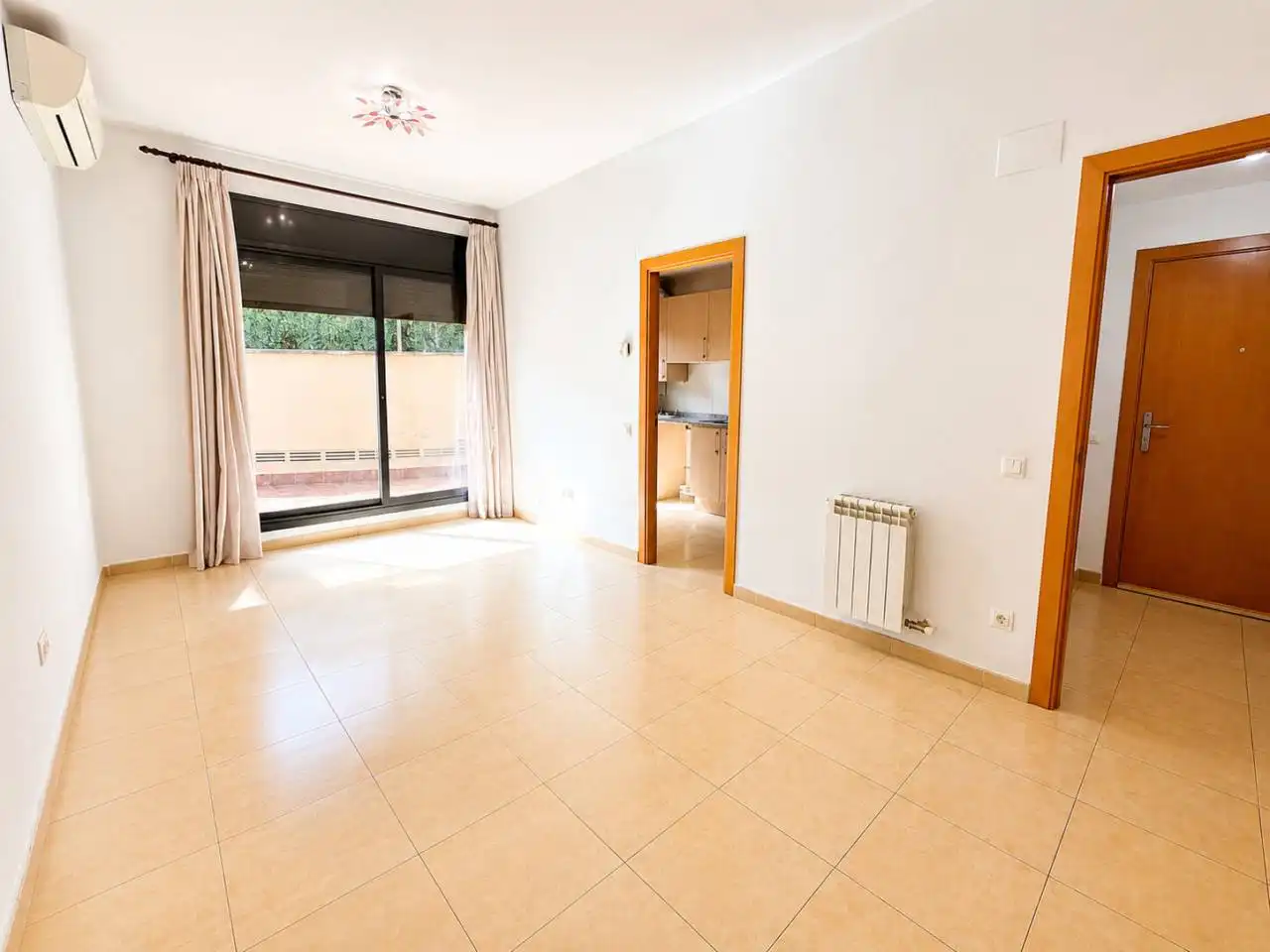 Schlafzimmer von Wohnung zum Verkauf in Palafrugell mit Privatgarten, Terrasse und Gemeinschaftspool