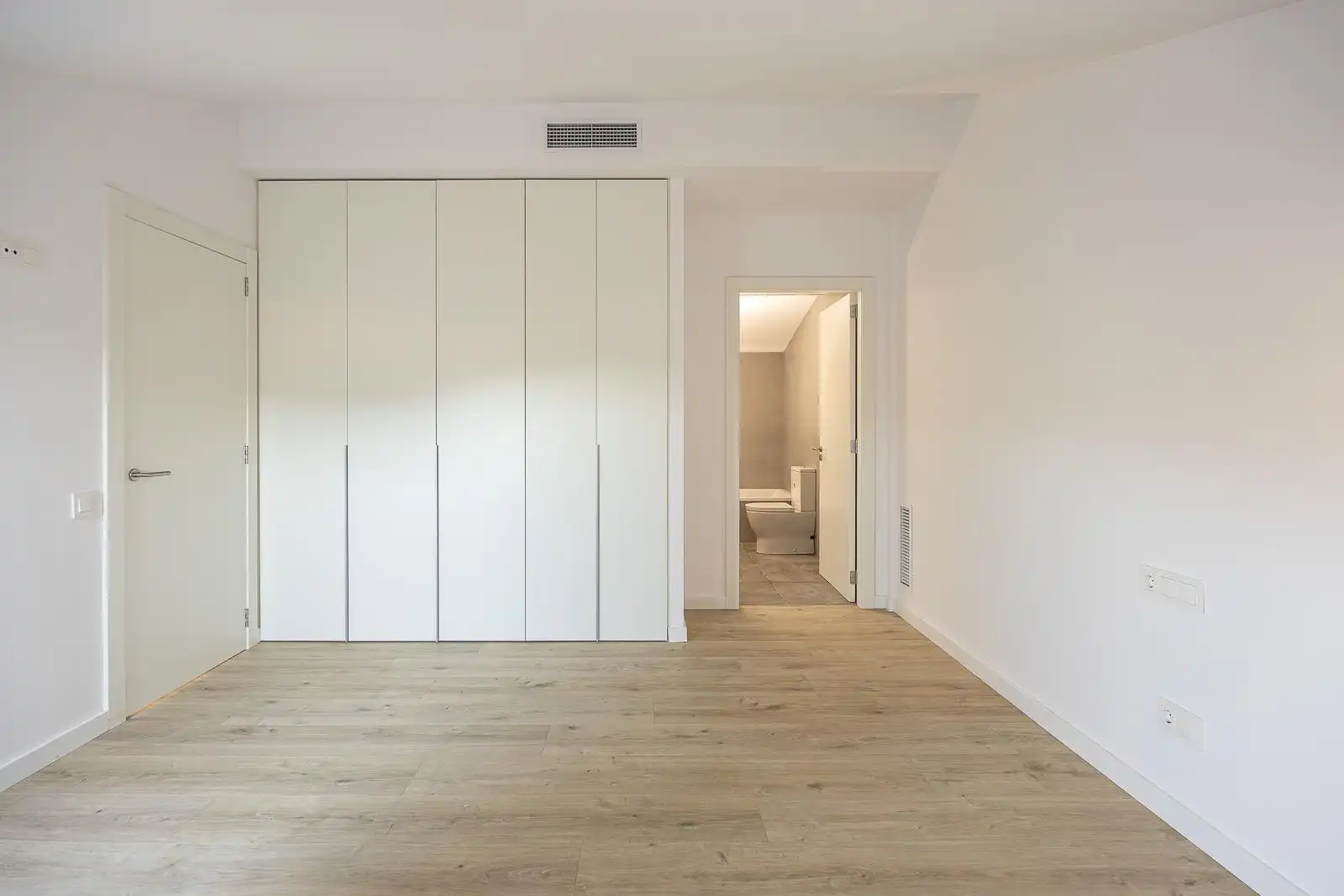 Habitación de Dúplex en venta en Tiana con Aire acondicionado, Parquet y Terraza