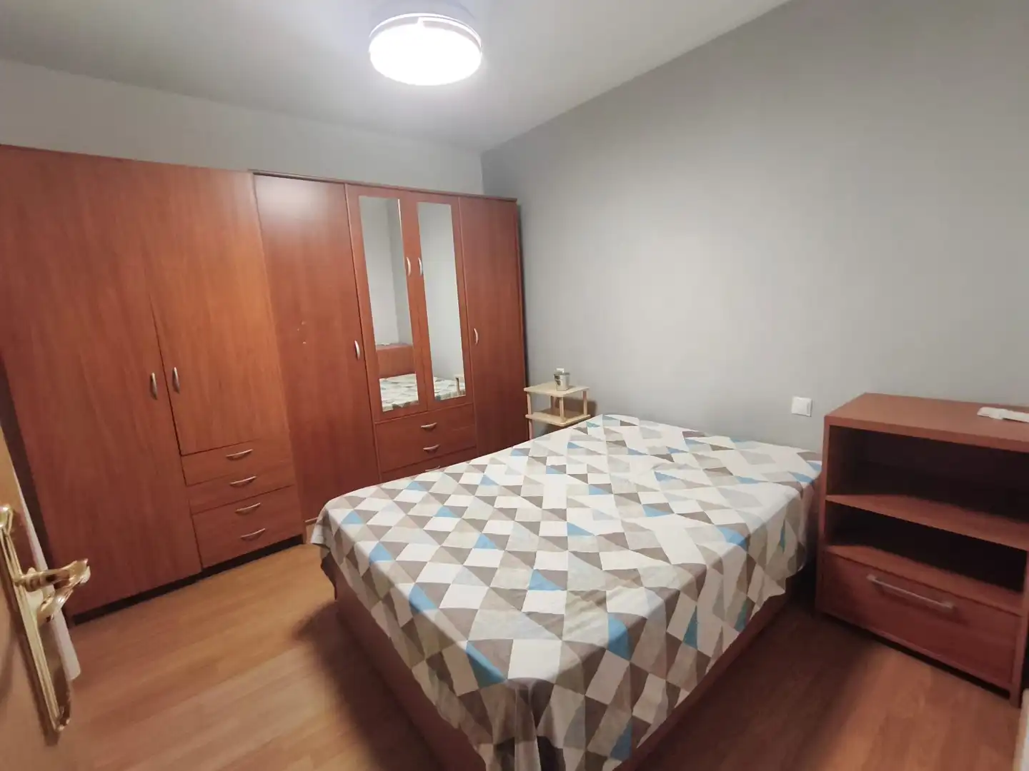 Schlafzimmer von Wohnung zum Verkauf in Burjassot mit Parkett, Ofen und Waschmaschine