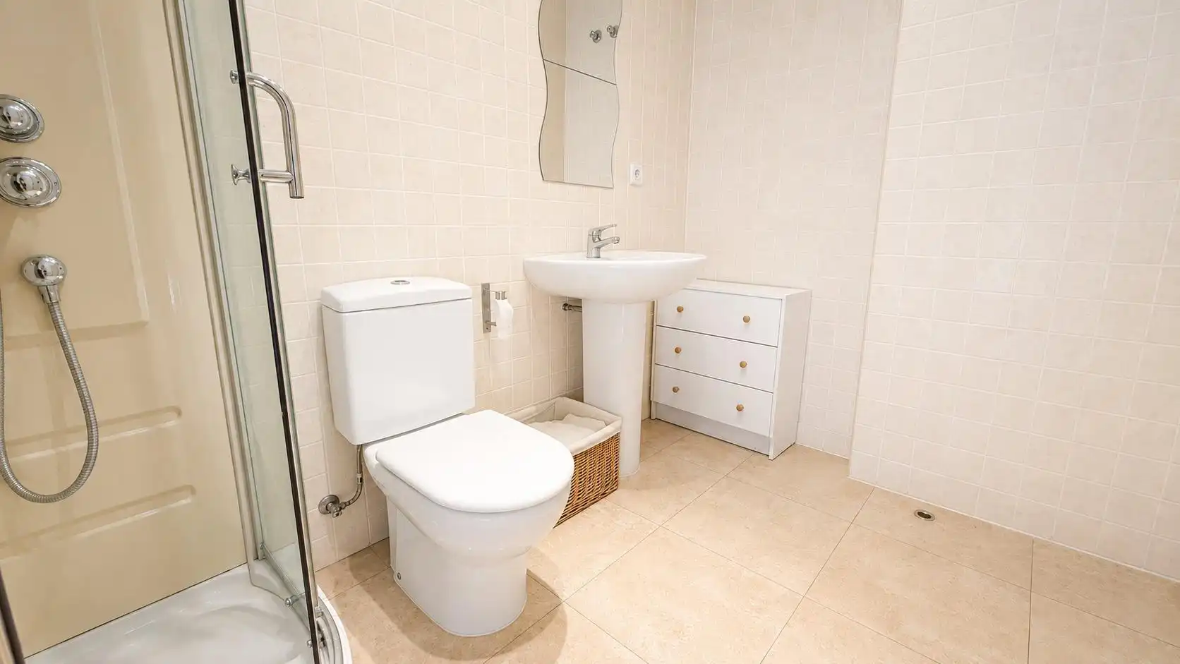 Baño de Apartamento en venta en Manilva con Aire acondicionado, Amueblado y Piscina comunitaria