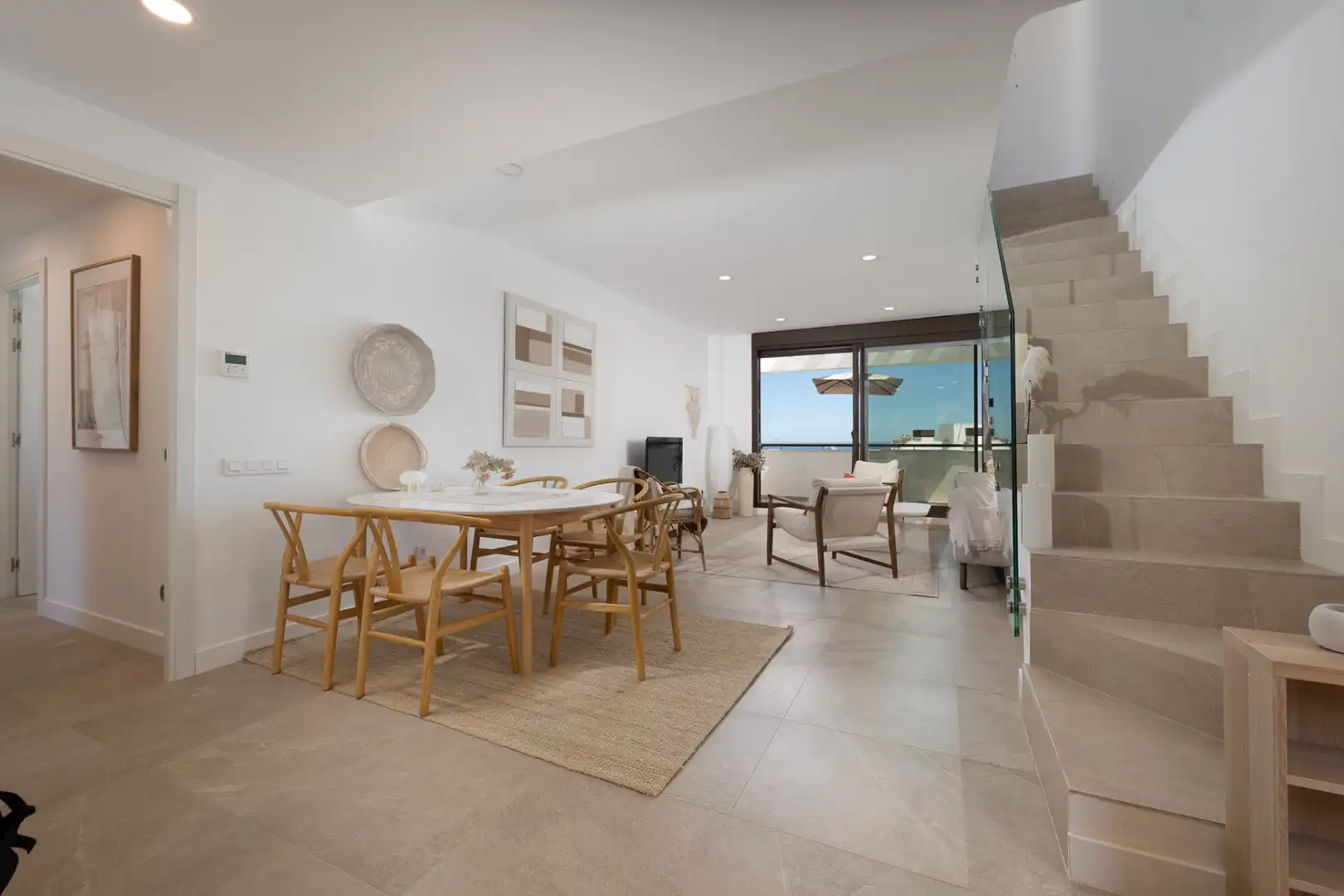Sala de estar de Ático en venta en Estepona con Aire acondicionado, Terraza y Piscina