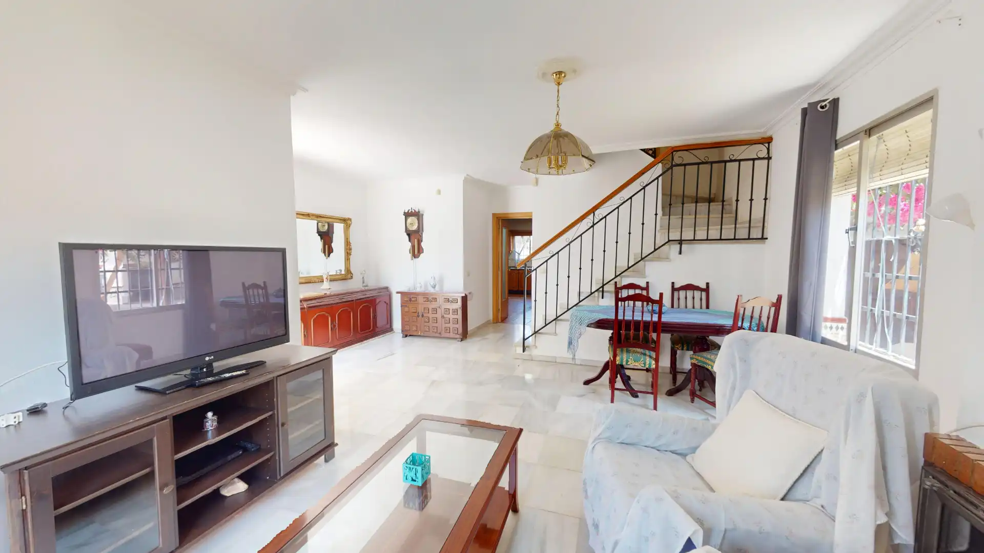 Sala d'estar de Casa adosada en venda en Málaga amb Jardí privat, Terrassa i Forn