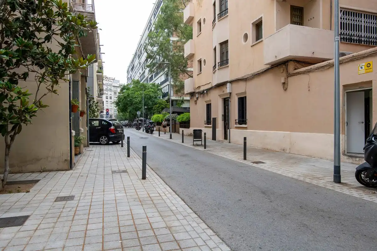 Vista exterior de Piso en venta en Barcelona con Calefacción, Terraza y Balcón