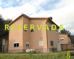 Vista exterior de Casa adosada en venda en Torrelles de Llobregat amb Calefacció, Jardí privat i Moblat