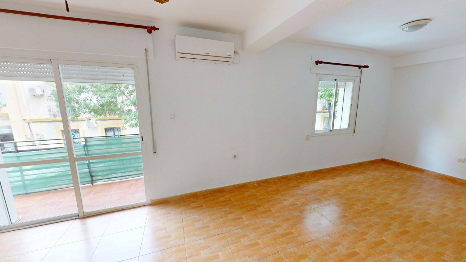 Flat to rent in  Sevilla Capital  with Air Conditioner and Terrace