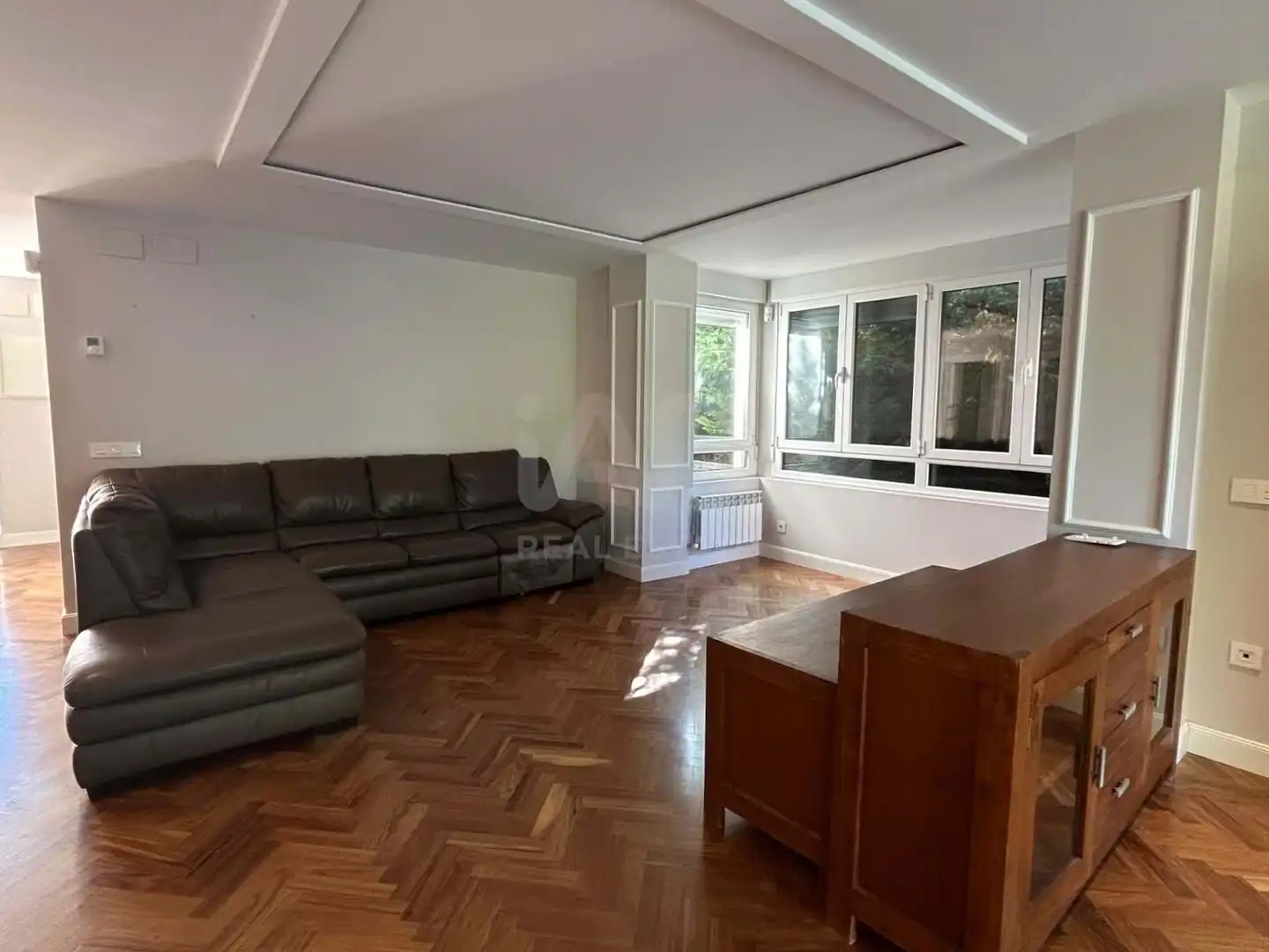 Sala d'estar de Casa o xalet en venda en Sariegos amb Calefacció, Terrassa i Piscina