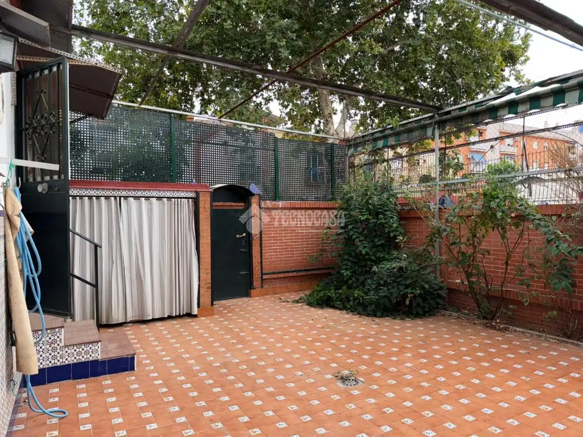 Jardín de Casa adosada en venta en Sevilla con Aire acondicionado y Alarma