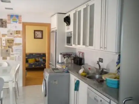 Küche von Maisonette zum Verkauf in León Capital  mit Heizung, Privatgarten und Abstellraum