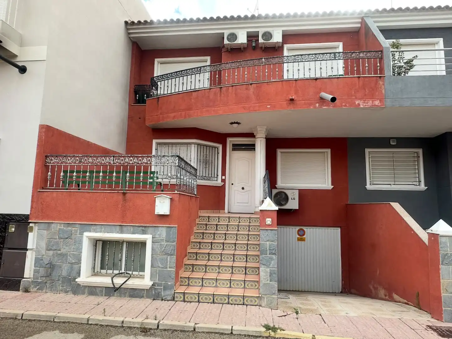 Casa aparellada amb terrassa en venda a Calle Núnez de Balboa 3b