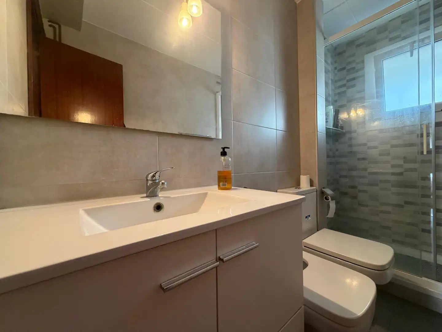 Badezimmer von Wohnung zum Verkauf in Viladecans