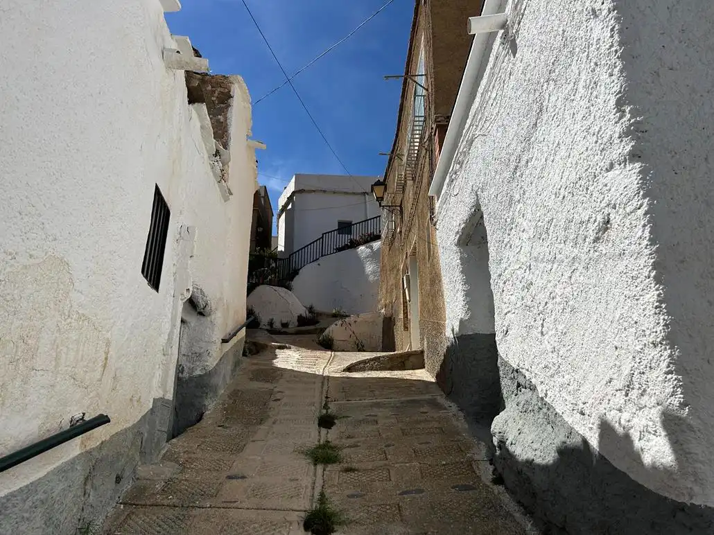 Vista exterior de Casa adosada en venda en Abrucena