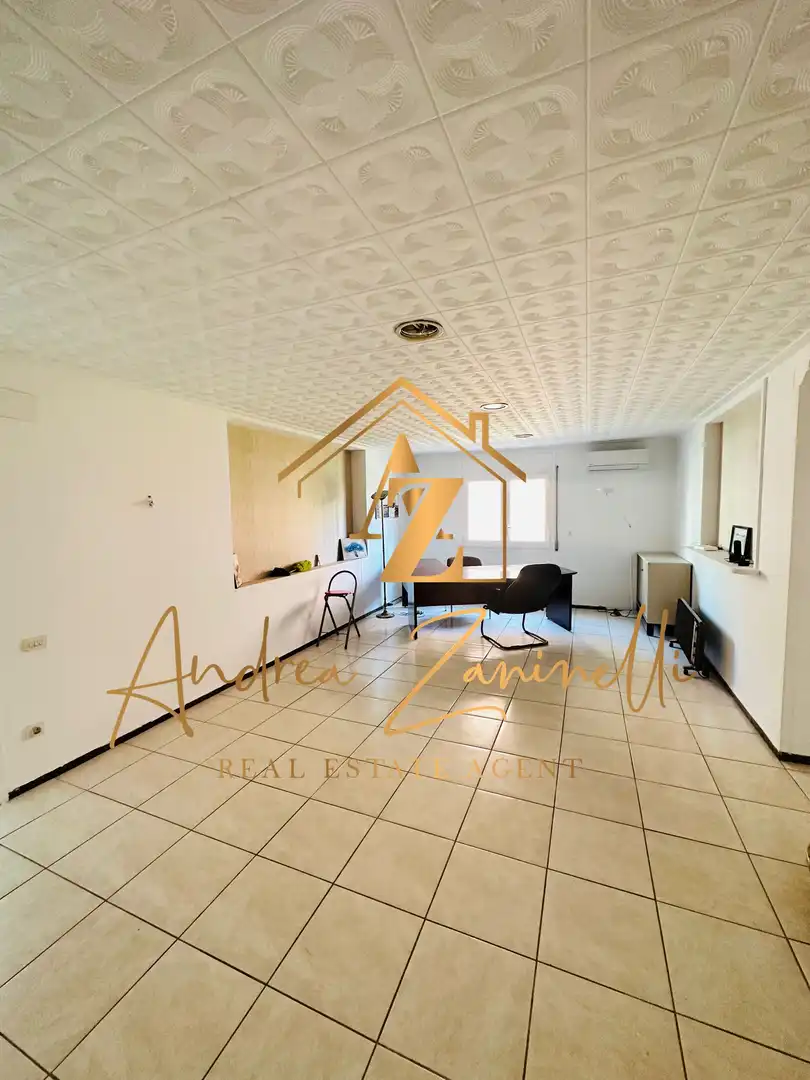 Office for rent in Empuriabrava  with Air Conditioner and Terrace