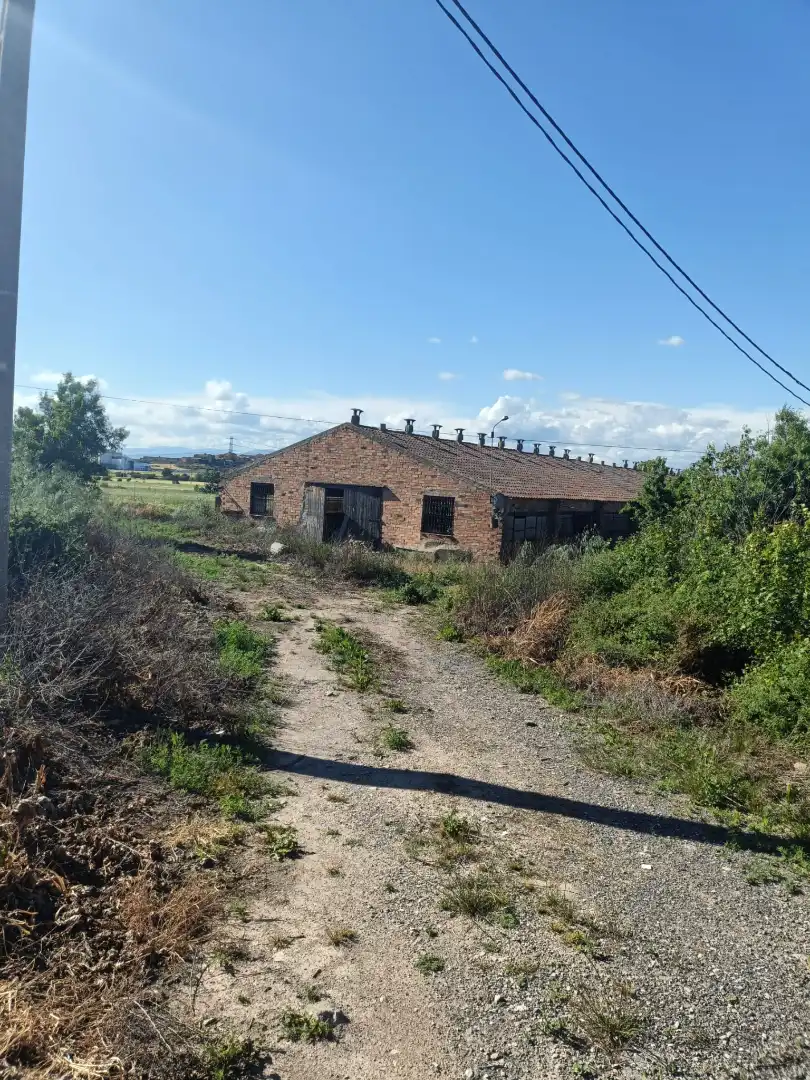 Vista exterior de Nave industrial en venta en Els Plans de Sió