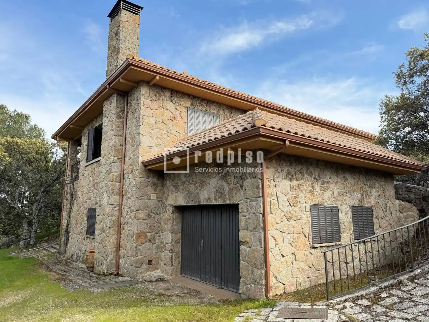 Vista exterior de Casa o xalet en venda en Valdemorillo amb Calefacció, Jardí privat i Terrassa