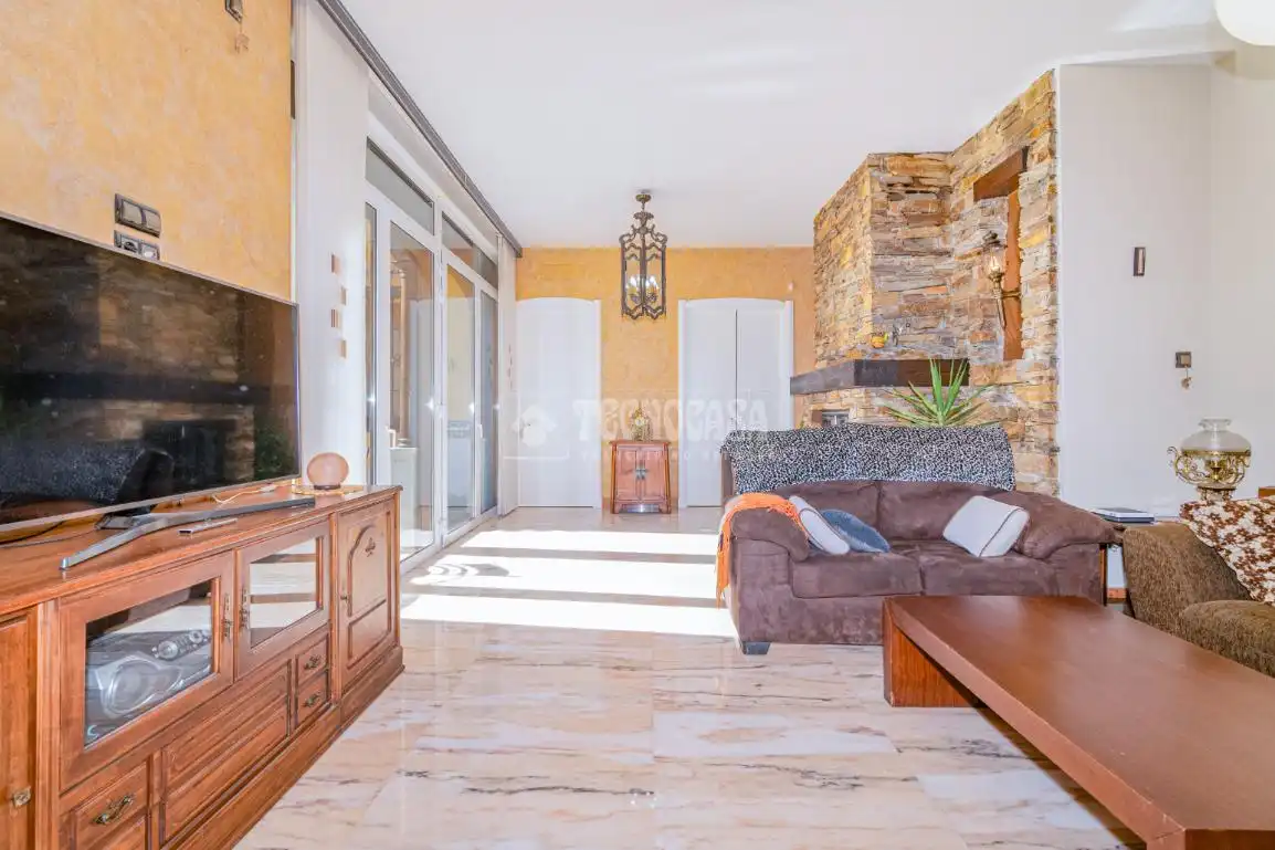 Sala de estar de Casa o chalet en venta en La Zubia con Aire acondicionado, Calefacción y Jardín privado