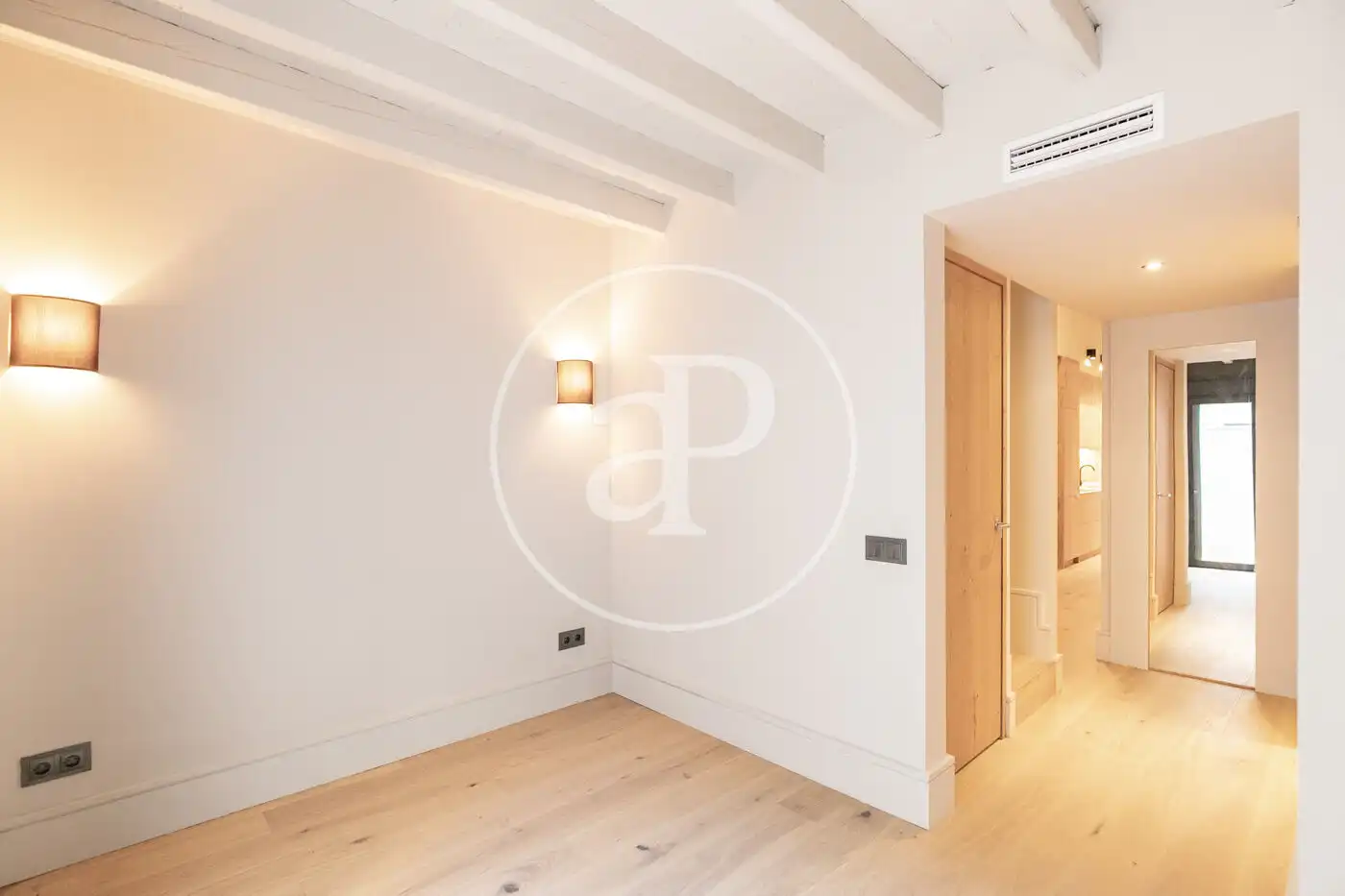 Wohnung zum Verkauf in Barcelona mit Klimaanlage, Heizung und Terrasse