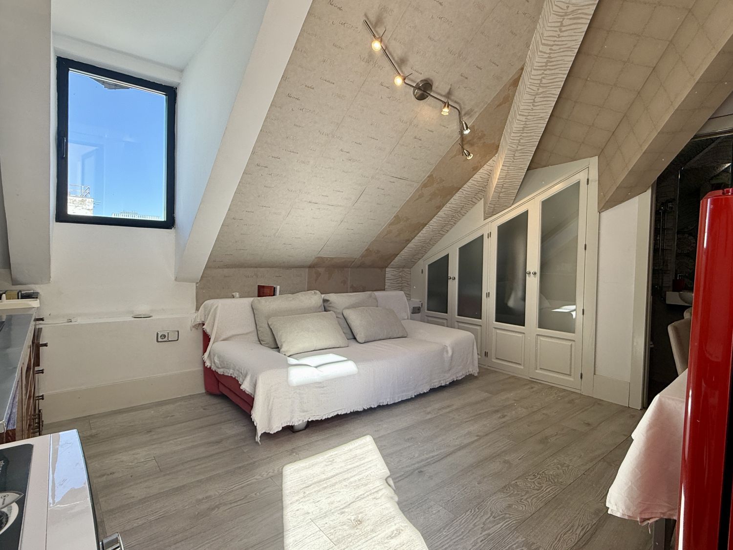 Dormitori de Estudi en venda en  Madrid Capital amb Aire condicionat, Calefacció i Terrassa