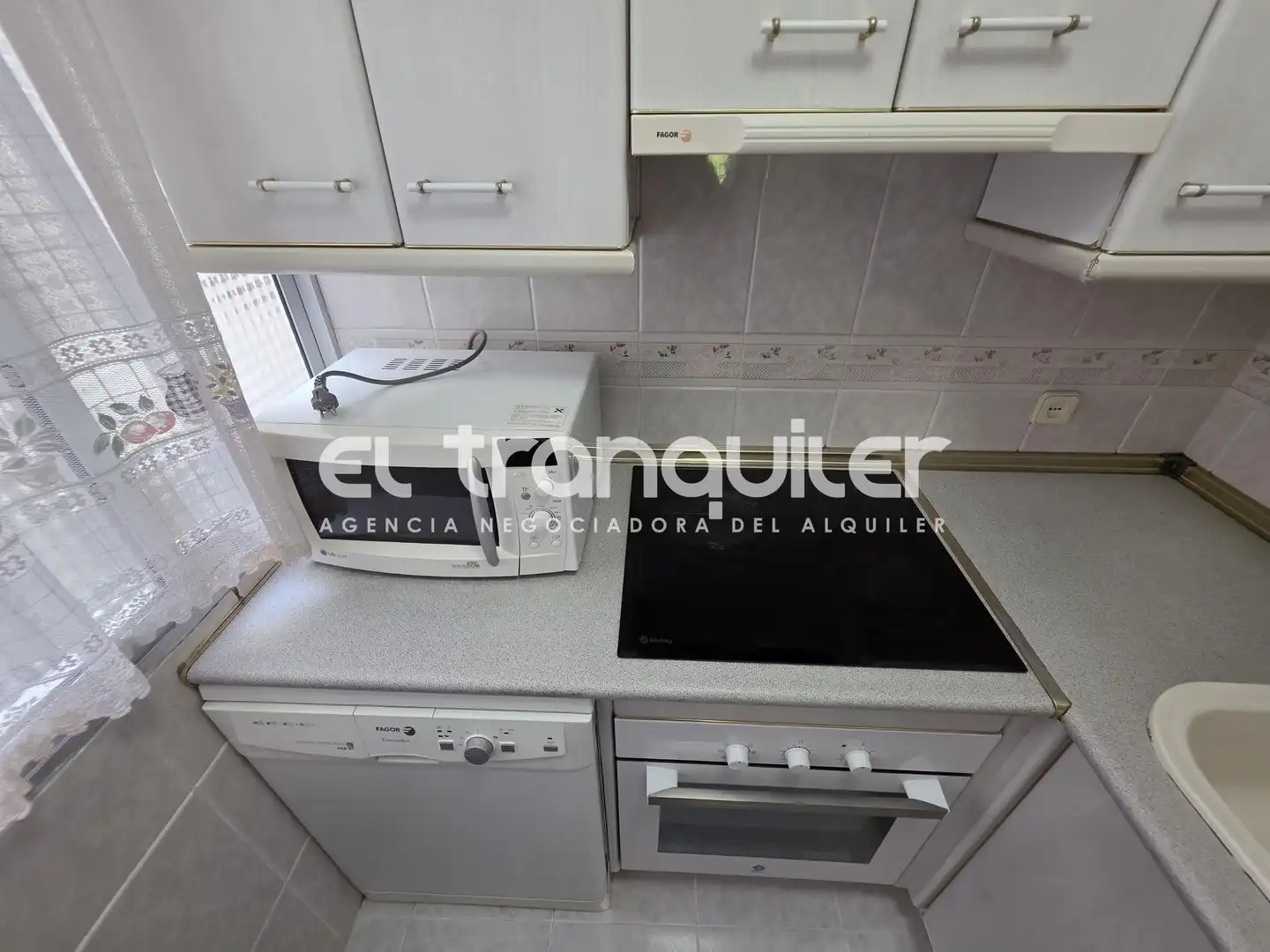 Kitchen of Flat for rent in Madrid  with Air Conditioner, Parquet flooring and Terrace