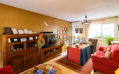 Living room of Single-family semi-detached for sale in  Sevilla Capital  with Terrace, Storage room and Balcony