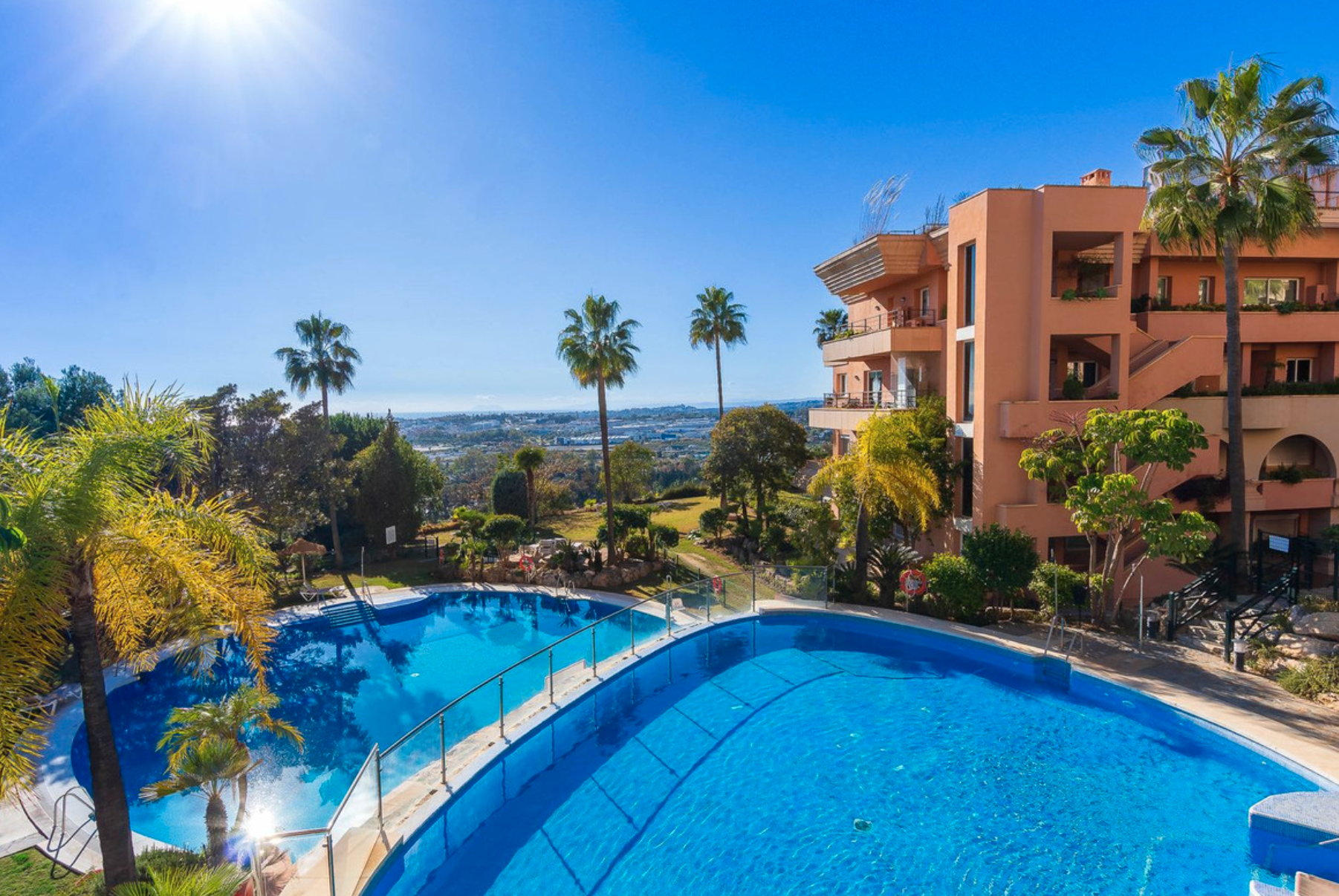 Vista exterior de Pis de lloguer en Marbella amb Aire condicionat, Calefacció i Jardí privat