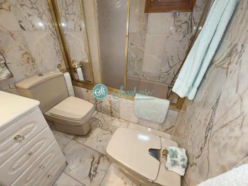 Baño de Piso en venta en Segovia con Calefacción, Trastero y Balcón
