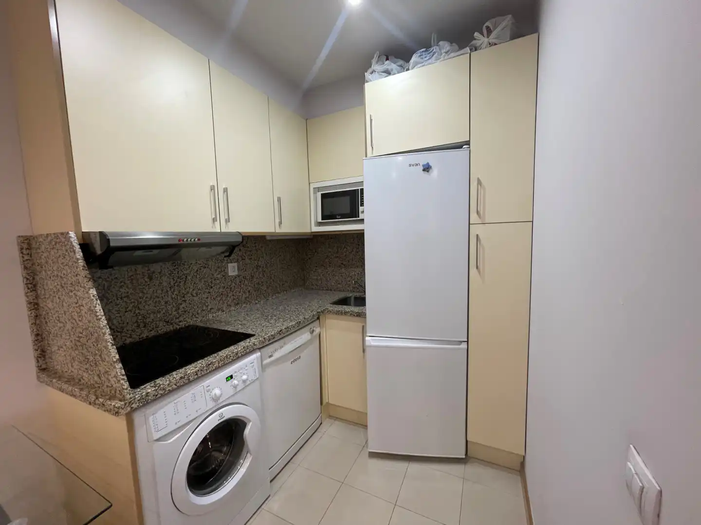 Cuina de Apartament en venda en León Capital  amb Calefacció, Parquet i Moblat