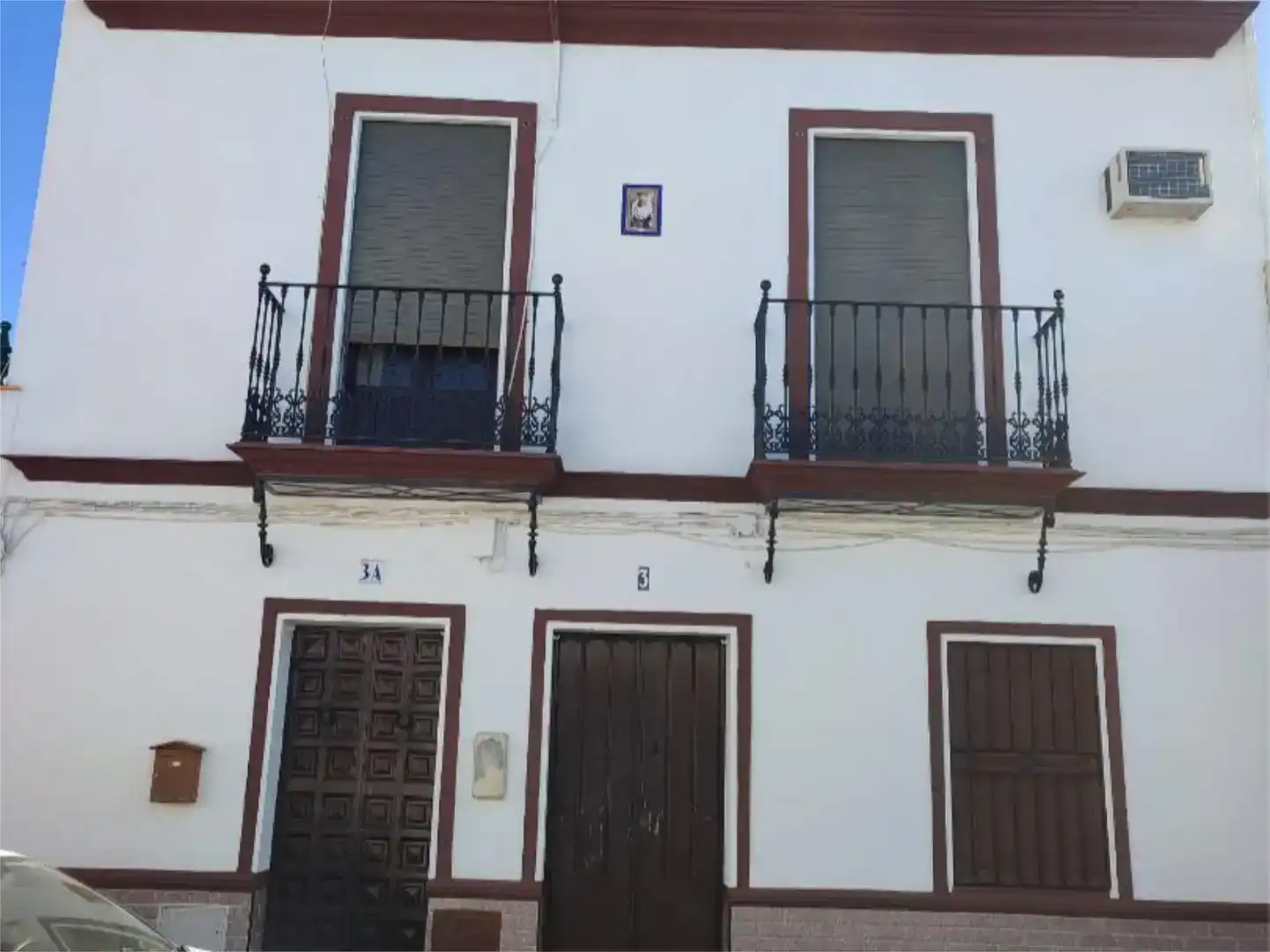 Vista exterior de Casa adosada en venda en Mairena del Alcor amb Aire condicionat i Balcó