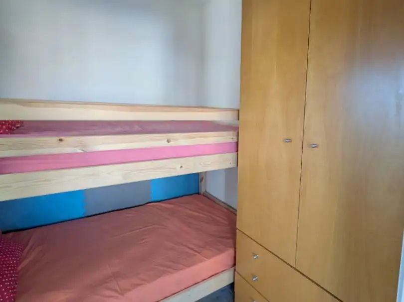 Habitación de Apartamento de alquiler en Benicasim / Benicàssim con Calefacción, Trastero y Amueblado