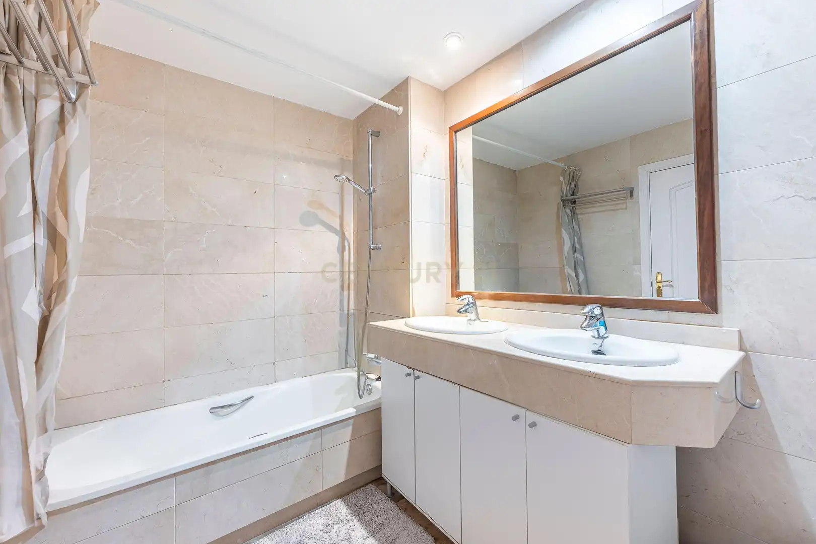 Baño de Apartamento en venta en Marbella con Aire acondicionado, Jardín privado y Horno