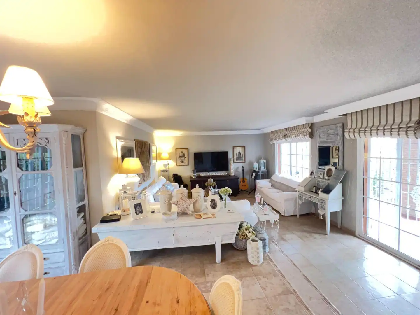 Sala d'estar de Casa o xalet en venda en Alhaurín de la Torre amb Aire condicionat, Jardí privat i Terrassa