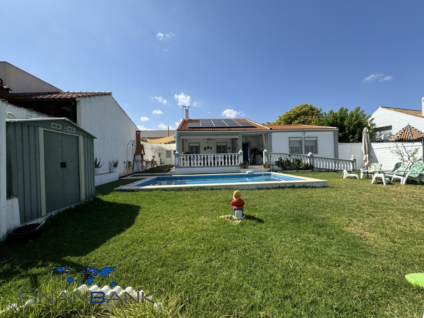Swimming pool of House or chalet for sale in Bormujos  with Air Conditioner and Swimming Pool